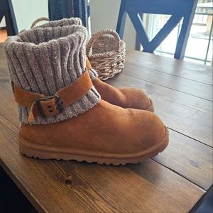 UGG low rise sweater- EUC